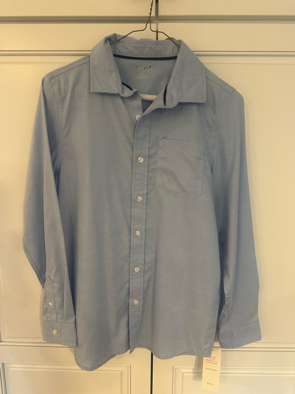 NWT-Classic Light Blue Long-Sleeve Button-Down Shirt. Cat and Jack. Large